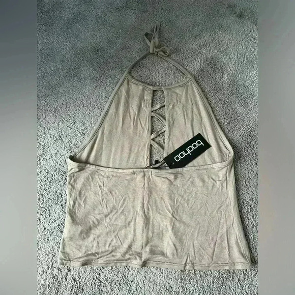 NWT Boohoo tan lightweight tie neck cropped halter top cut outs size large - Picture 6 of 9